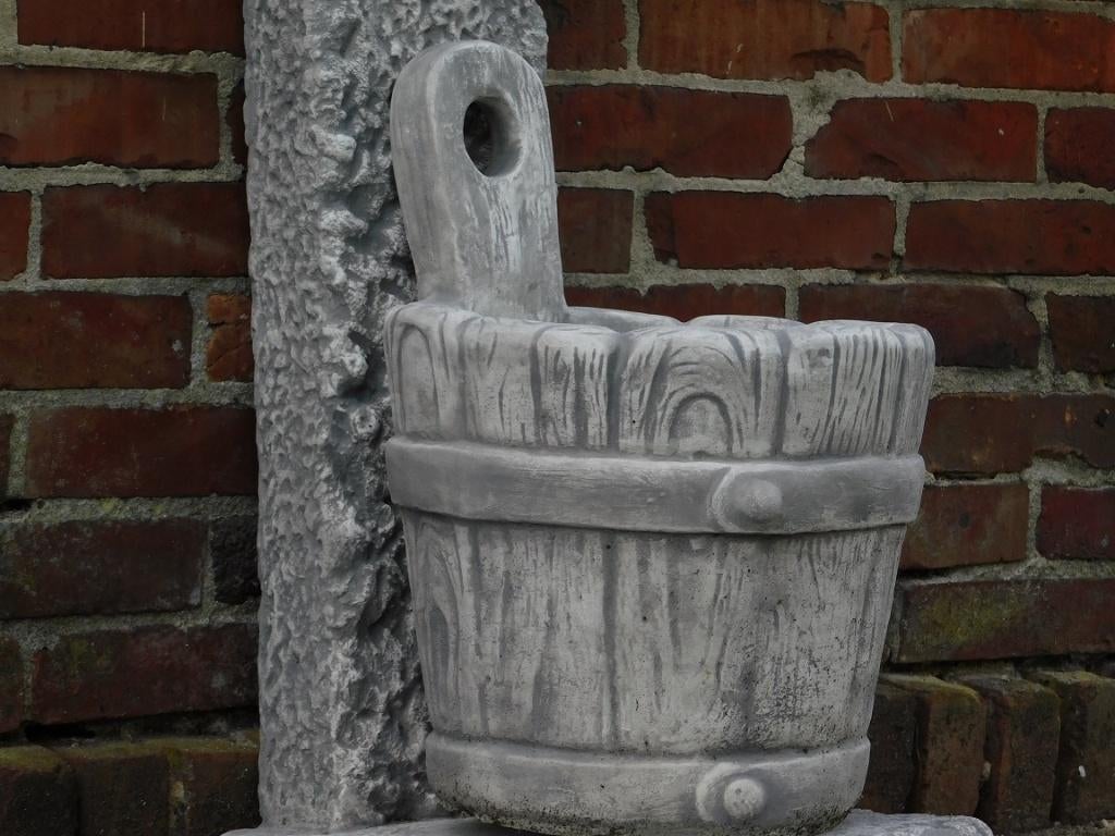 Fontaine avec seau - 80 cm - Pierre, Enlèvement ou Envoi, Autres matériaux, Fontaine