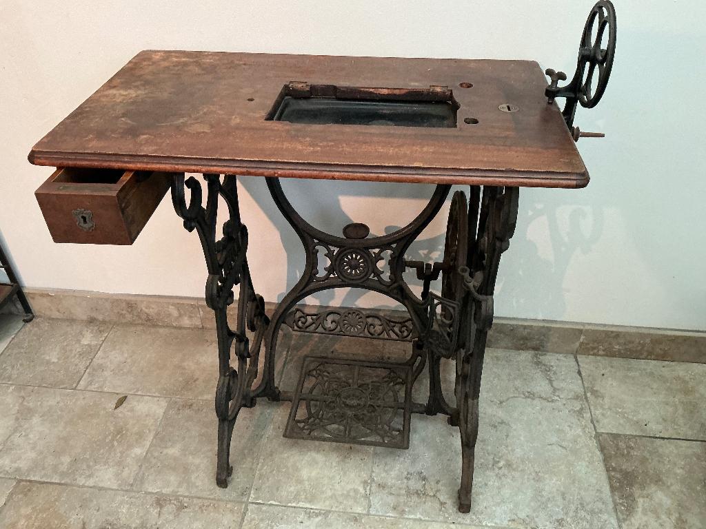 Voet voor de naaimachine, Ophalen, Gebruikt, Naaimachine, Overige merken