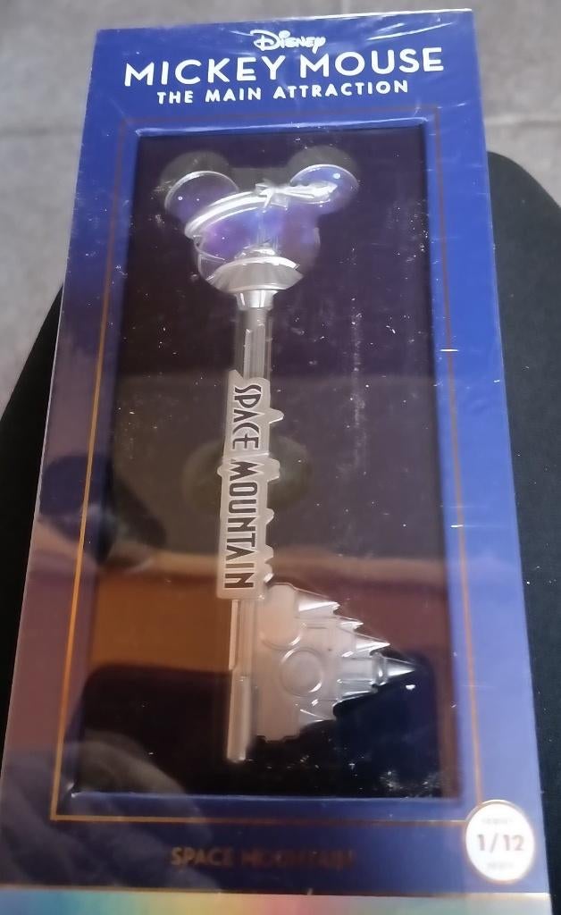 Mickey  The Main Attraction Opening Ceremony Key sleutels, Verzamelen, Disney, Ophalen of Verzenden, Mickey Mouse, Nieuw, Beeldje of Figuurtje