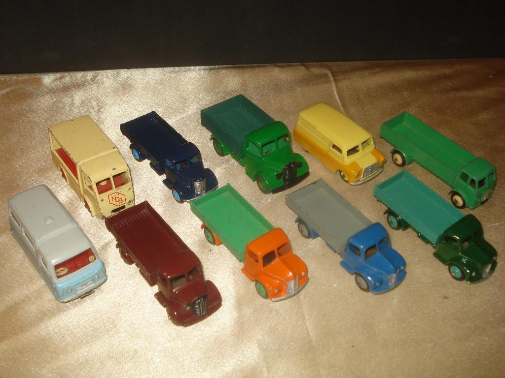 DINKY TOYS Lot de 10 Anciens Camions et Vans, Enlèvement ou Envoi, Utilisé, Bus ou Camion, Dinky Toys
