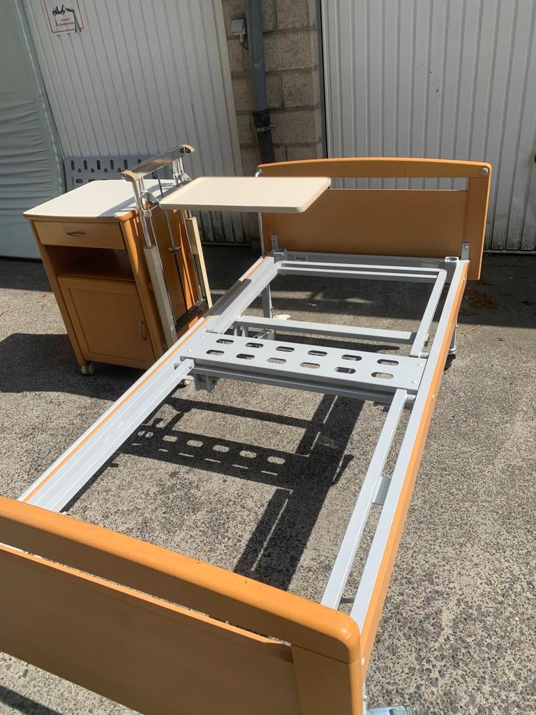 Lit médical réglable et table allongée, Enlèvement, Utilisé, Réglable