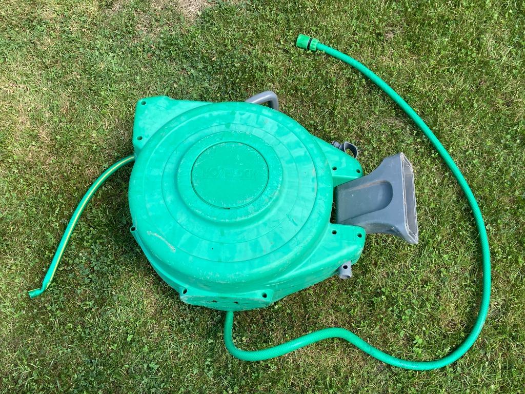 Hozelock tuinslang met haspel en muurbevestiging, Tuin en Terras, Tuinslangen, Gebruikt, Tuinslanghaspel, Ophalen of Verzenden