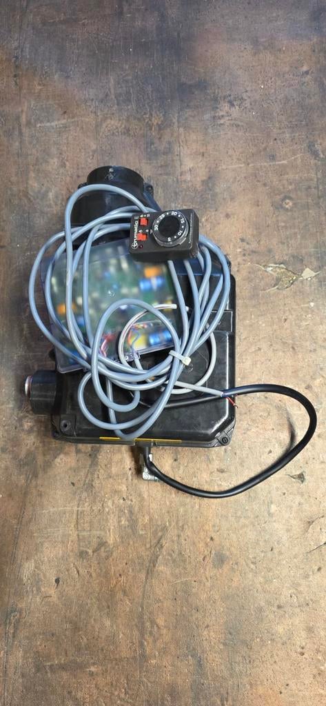 Truma kachel E2400 op 12v en 30mB met bedieningsschakelaar, Caravans en Kamperen, Mobilhome-accessoires, Ophalen, Zo goed als nieuw