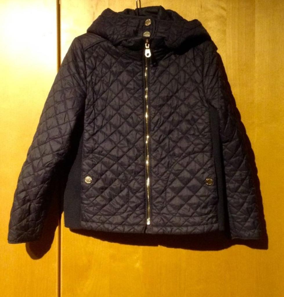Veste doudoune Massimo Dutti fille 5-6 ans, Enfants & Bébés, Enlèvement ou Envoi, Pull ou Veste, Comme neuf, Fille