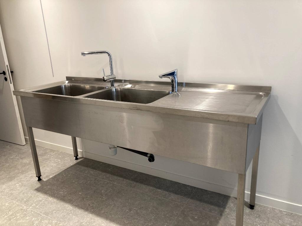 RVS Spoeltafel met twee professionele kranen GROHE, Ophalen, Gebruikt, Inox Meubilair