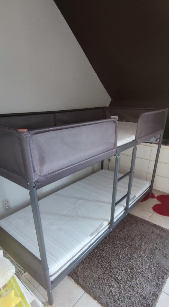 Stabelbed Met Twee Matrasen İkea, Kinderen en Baby's, Kinderkamer | Stapelbedden en Hoogslapers, Zo goed als nieuw, Stapelbed