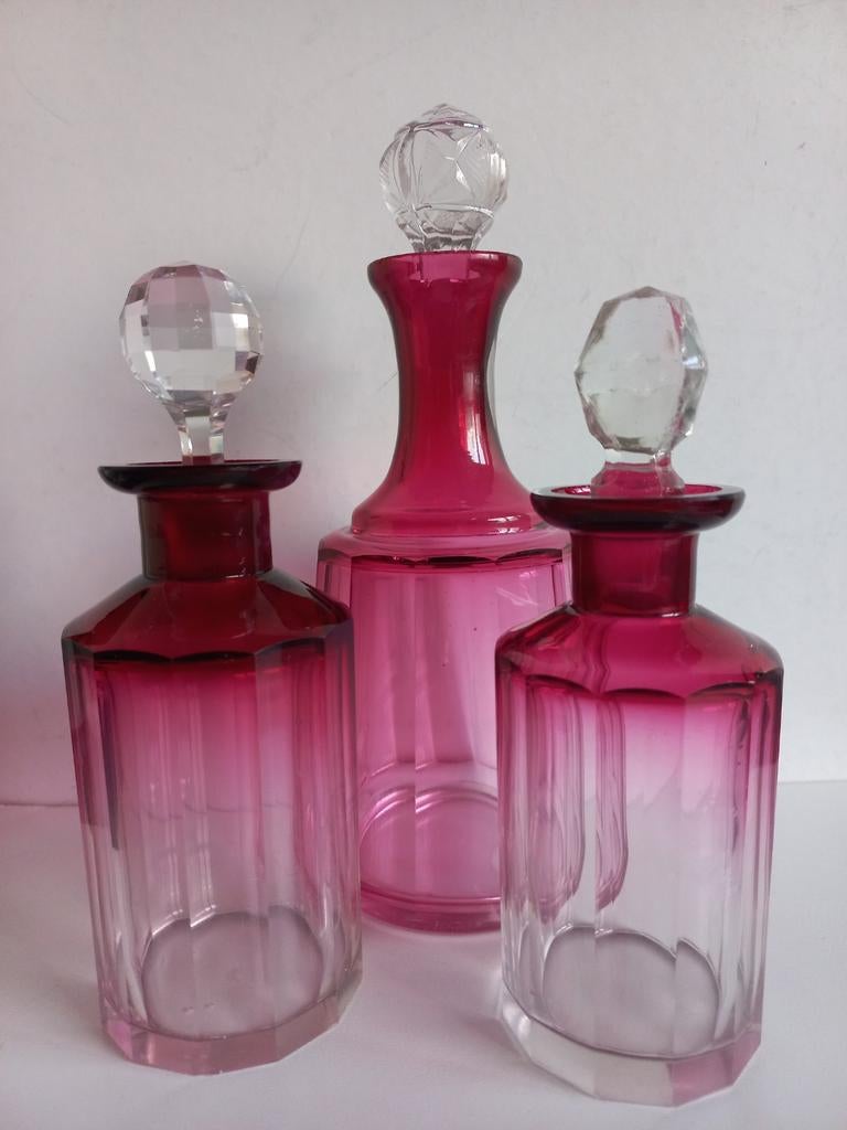 3 antieke (jr  1920) kristal parfum karafjes met stopjes., Antiek en Kunst, Antiek | Glaswerk en Kristal, Ophalen of Verzenden