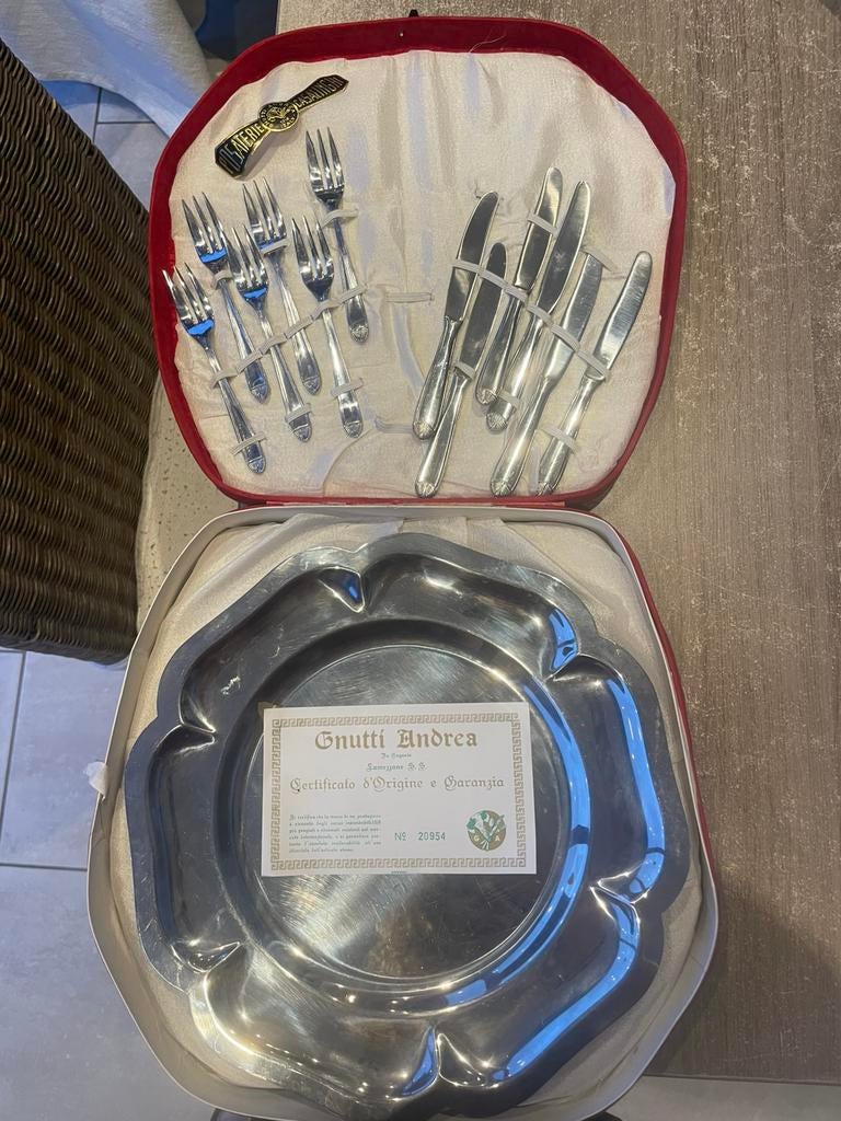 Coffret couverts dessert et plateau inox Gnutti Andrea, Antiquités & Art, Antiquités | Couverts, Enlèvement