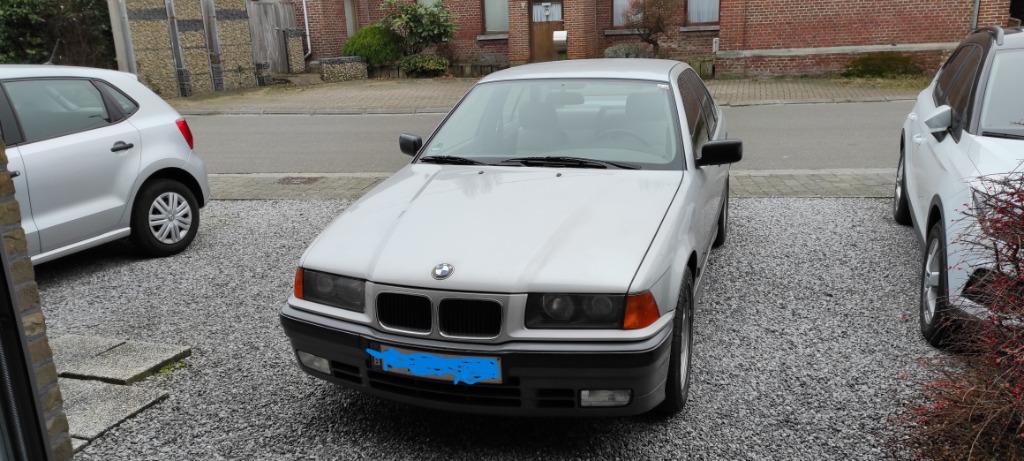 BMW E36 320 i automatique de 1991, Autos, Cuir, Argent ou Gris, Achat, 4 portes