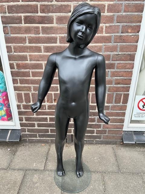 mat zwarte kinder etalagepop paspop etalagefiguur, Ophalen of Verzenden, Zo goed als nieuw