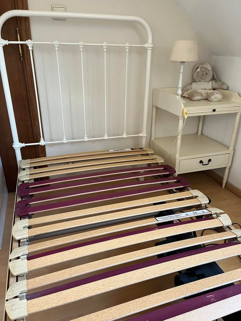 Wit gelakt meisjes( prinsessen) bed 90x200 cm, Ophalen, 85 tot 100 cm, Zo goed als nieuw, Lattenbodem