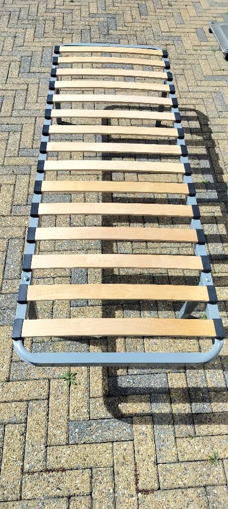 bed frame, Neuf, Gris, Une personne, Enlèvement