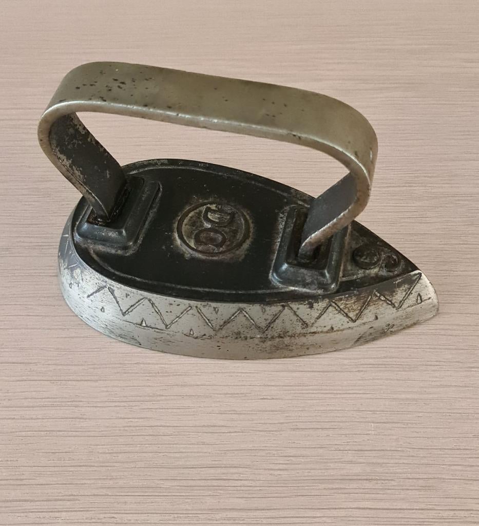 Antiek: art-deco gietijzeren strijkijzer 6 DC, Enlèvement ou Envoi