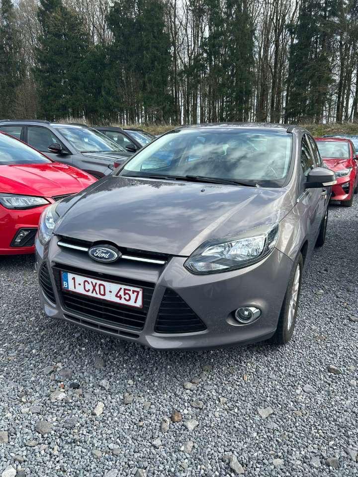 Ford Focus 1.6 benzine Titanium Citadine, Auto's, Zwart, Overige bekleding, Parkeersensor, Handgeschakeld
