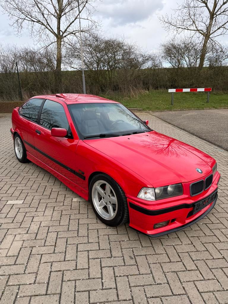 E36 318 is M-Pack 1995 Hellrot H&R/ Remus/ Ac Schnitzer, Autos, BMW, Particulier, Série 3, Essence, Boîte manuelle, Rouge, Noir