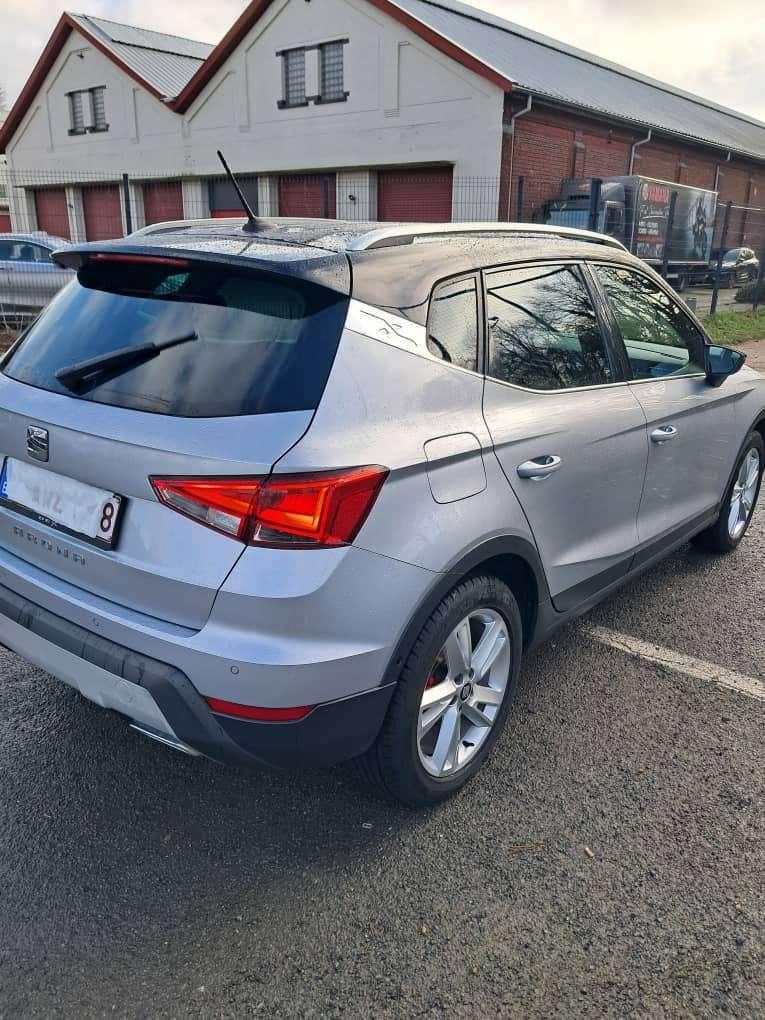 Arona, 6v, 110pk, veel opties, sport model, in nieuwe staat!, Autos, Argent ou Gris, Achat, Boîte manuelle, Noir