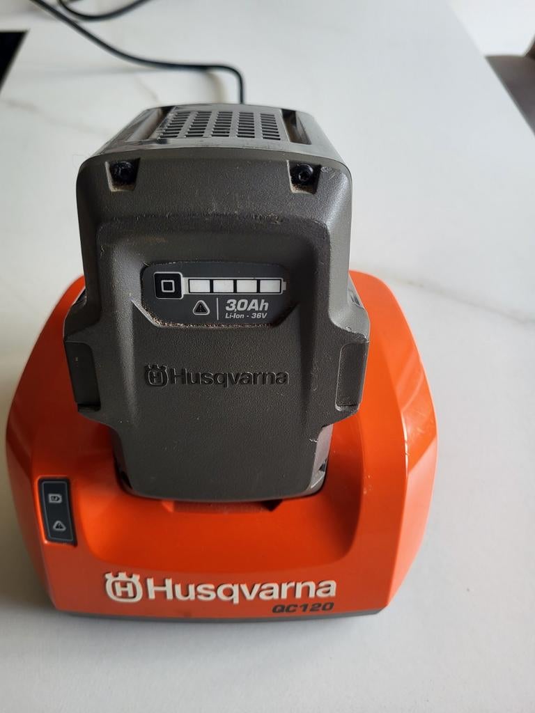 Batterij en lader husqvarna 30 ah., Jardin & Terrasse, Taille-haies, Enlèvement