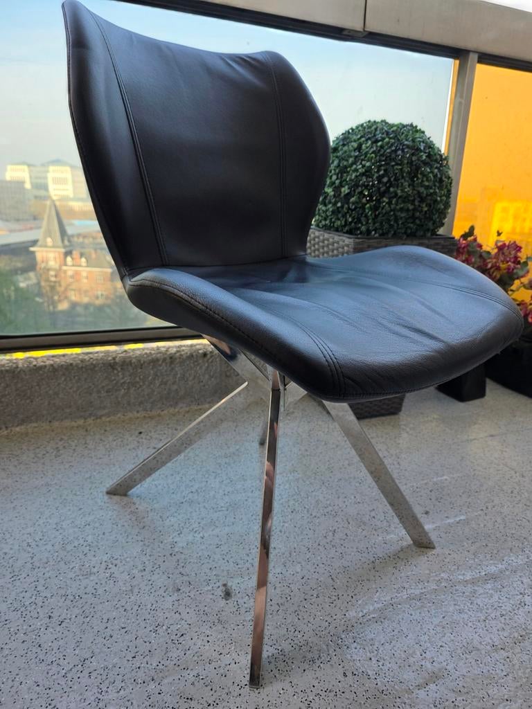 Chaises salle a manger., Twee