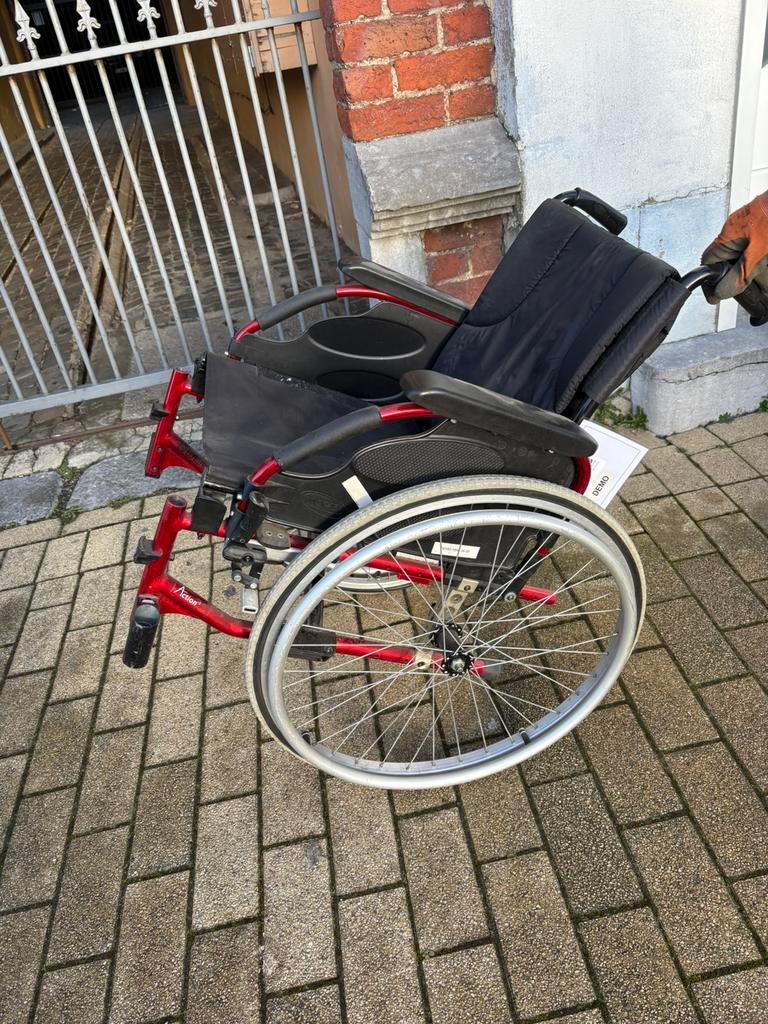 Chaises roulant 0️⃣4️⃣7️⃣2️⃣9️⃣8️⃣2️⃣7️⃣6️⃣6️⃣, Divers, Chaises roulantes, Enlèvement ou Envoi, Comme neuf