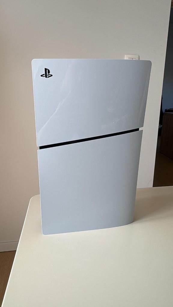 PS5 Slim Disc edition + Controller, Games en Spelcomputers, Spelcomputers | Sony PlayStation 5, Ophalen of Verzenden, Zo goed als nieuw