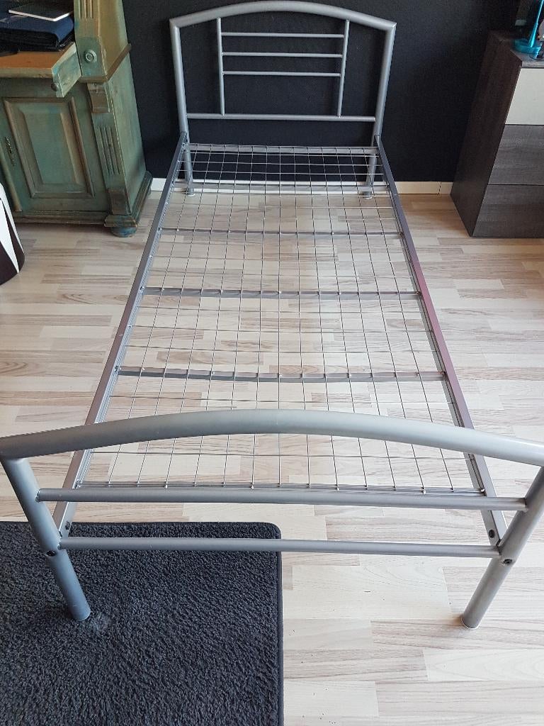 LIT SIMPLE EN FER POUR ENFANTS, Enlèvement, Utilisé, Une personne, Gris