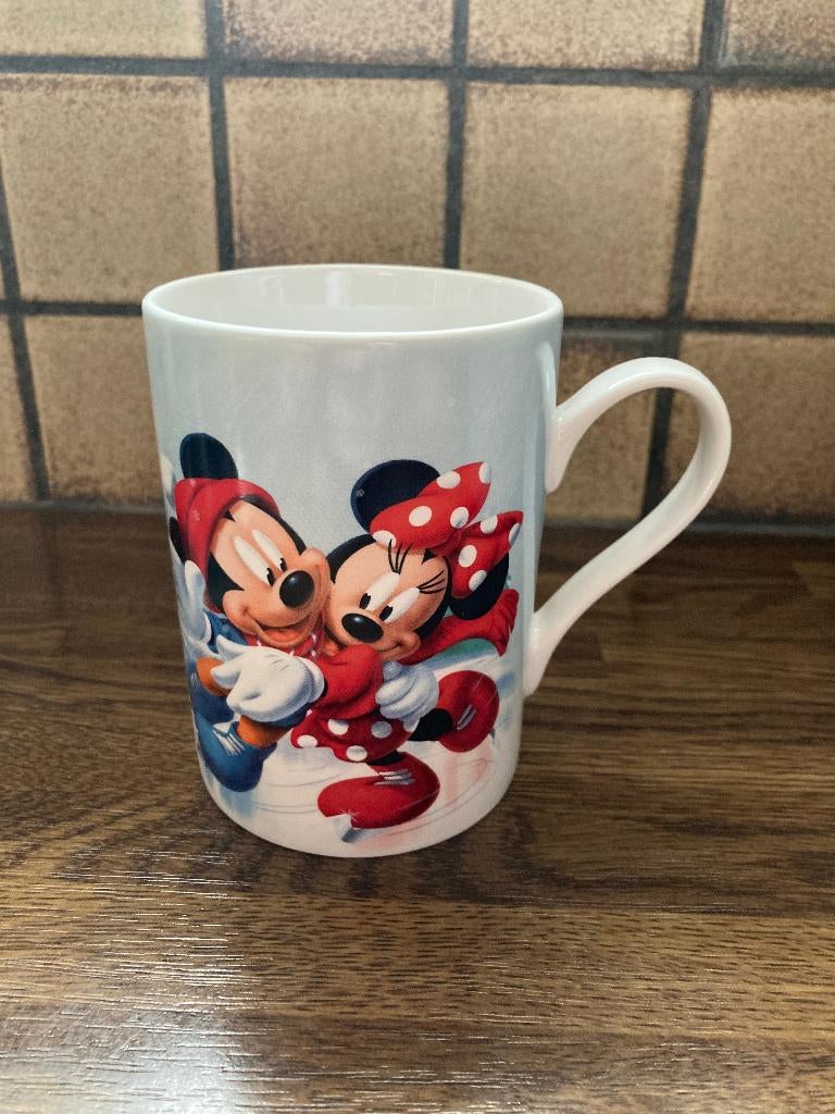 Leuke Disney kerst mok ( Mickey Mouse Goofy Donald ), Verzamelen, Ophalen of Verzenden, Mickey Mouse, Servies