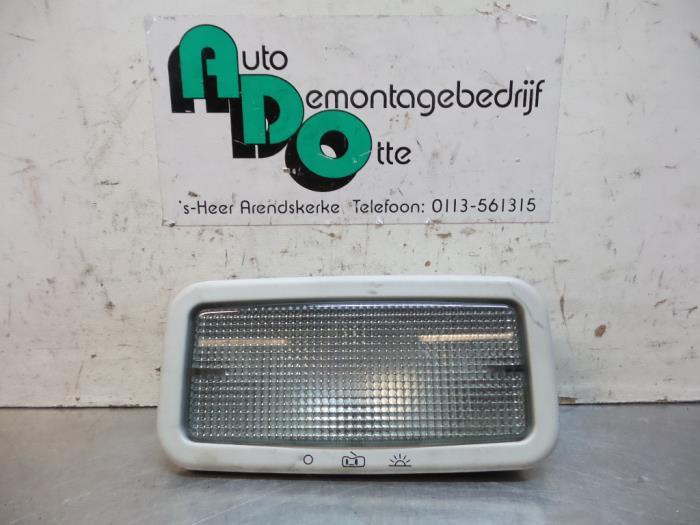 Eclairage intérieur avant d'un Volkswagen Polo (Polo 99-), Volkswagen, -, Utilisé, -