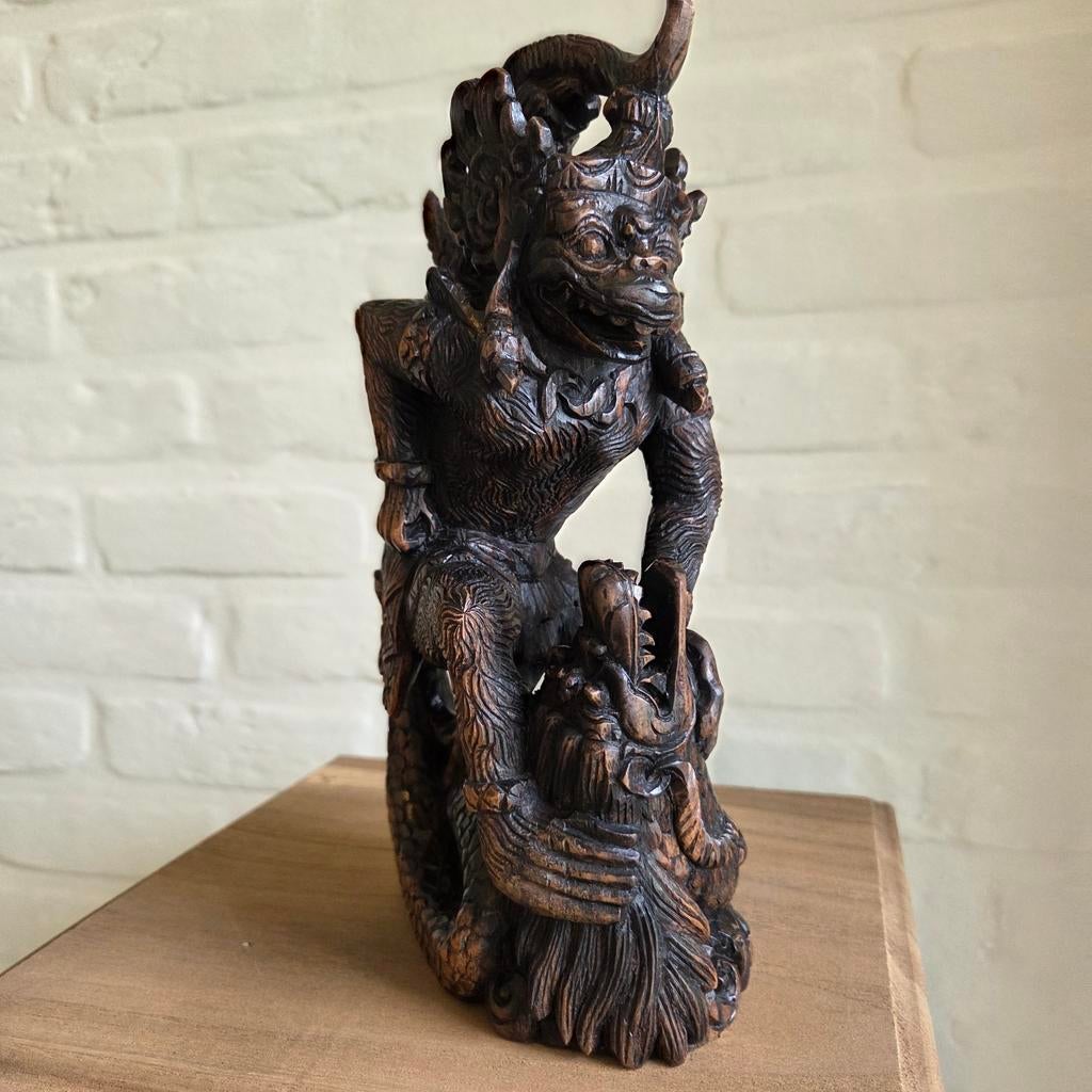Zeldzaam Balinees Houtsnijwerk: Hanuman vs. Makara, Antiek en Kunst, Ophalen