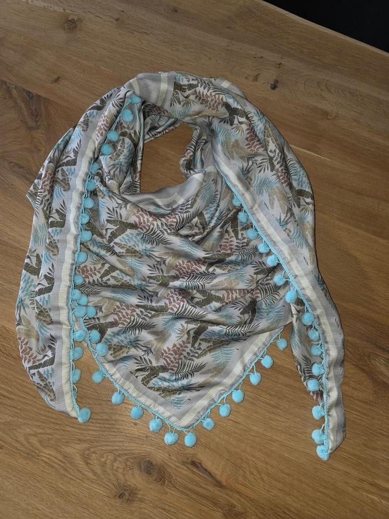 Driehoekige sjaal van MUCHO GUSTO, Kleding | Dames, Mutsen, Sjaals en Handschoenen, Zo goed als nieuw, Sjaal, Ophalen of Verzenden