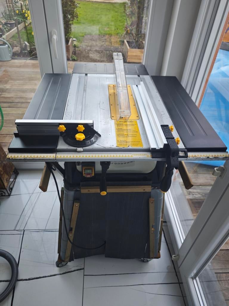 Scie de table, 1200 watts ou plus, 70 mm ou plus, Enlèvement, Utilisé