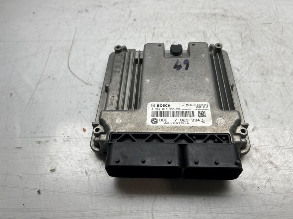 CALCULATEUR MOTEUR ECU Clubman (R55) (|782393401|7823934|), Robert Bosch AG, Robert-Bosch-Allee 1
74232  Abstatt, DE, Engineering@bosch.com