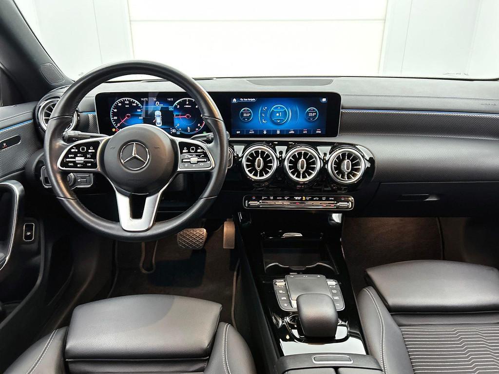 Mercedes-Benz CLA-klasse 180 D Coupé Luxury Line Night Pack, Auto's, Mercedes-Benz, Stof, Gebruikt, Zwart, 4 cilinders