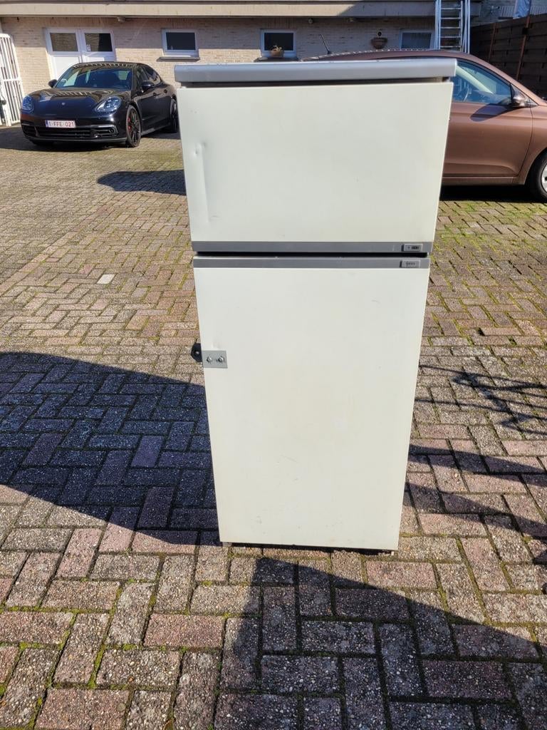 Koelkast met vriesvak werkt nog zeer goed, Elektronische apparatuur, Koelkasten en IJskasten, Ophalen, Gebruikt, 140 tot 160 cm