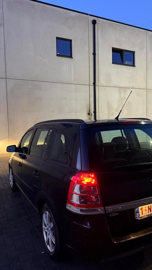 Opel zafira 2013 en bon etat essence á vendre bien roulerrrr, Euro 6, Entreprise, 7 places, Boîte manuelle