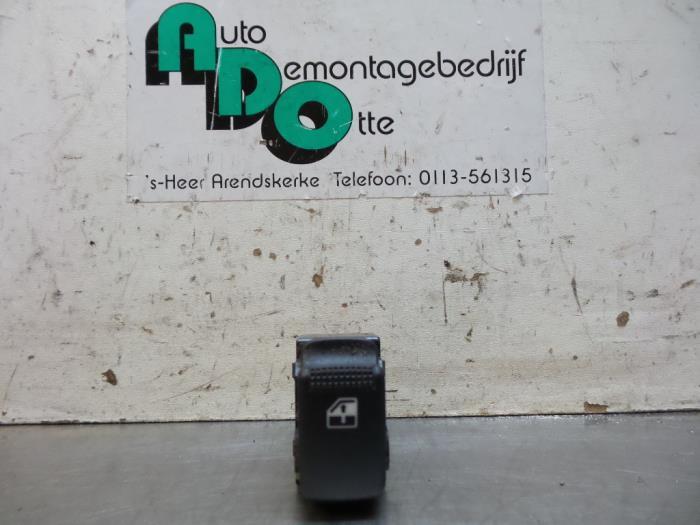 Commutateur vitre électrique d'un Hyundai Matrix (Matrix 02, Autos : Pièces & Accessoires, Tableau de bord & Interrupteurs, Hyundai