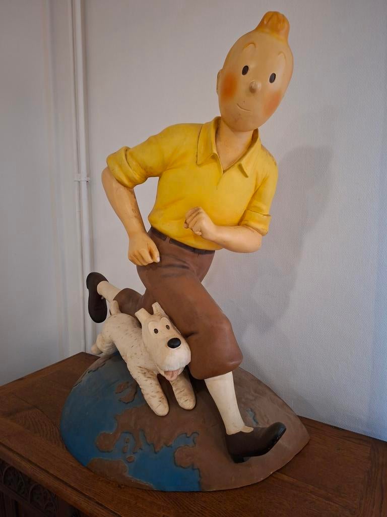 Grande statue Tintin, Enlèvement, Tintin