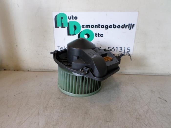 Moteur de ventilation chauffage d'un Volkswagen Passat (Pass, Volkswagen, -, 3 mois de garantie, Utilisé