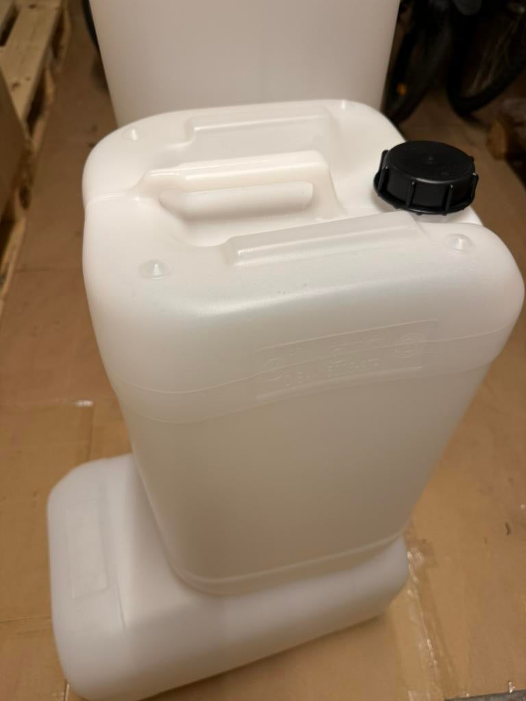 Blikjes van 25 liter, Ophalen, Zo goed als nieuw