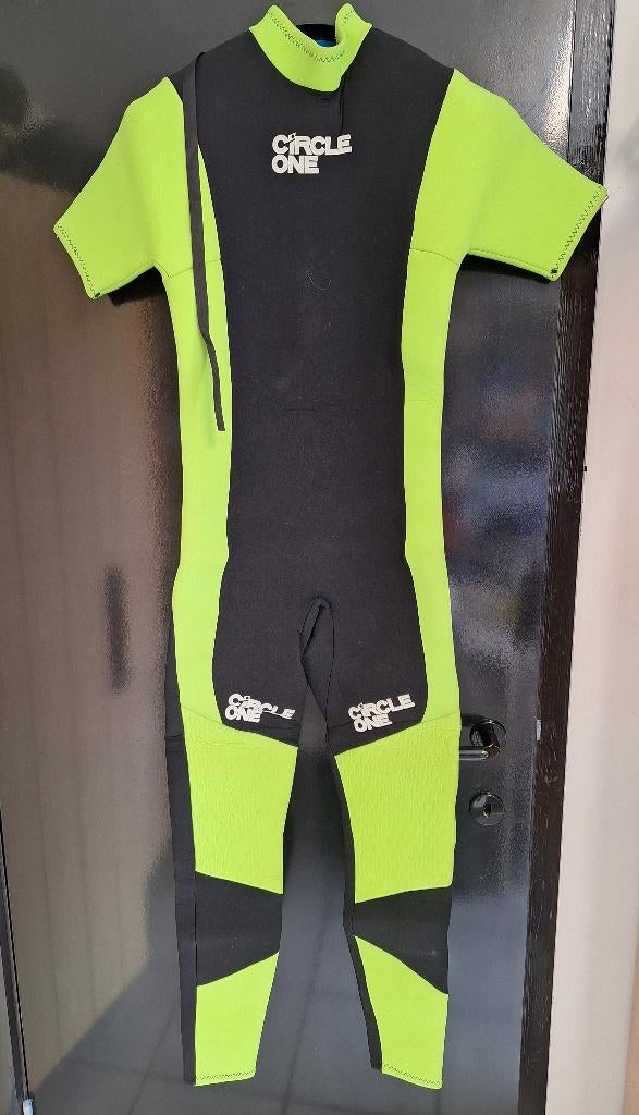 Te Koop : Wetsuit Circle One 4 mm maat Medium, Watersport en Boten, Watersportkleding, Ophalen, Wetsuit, Zo goed als nieuw, Dame of Heer