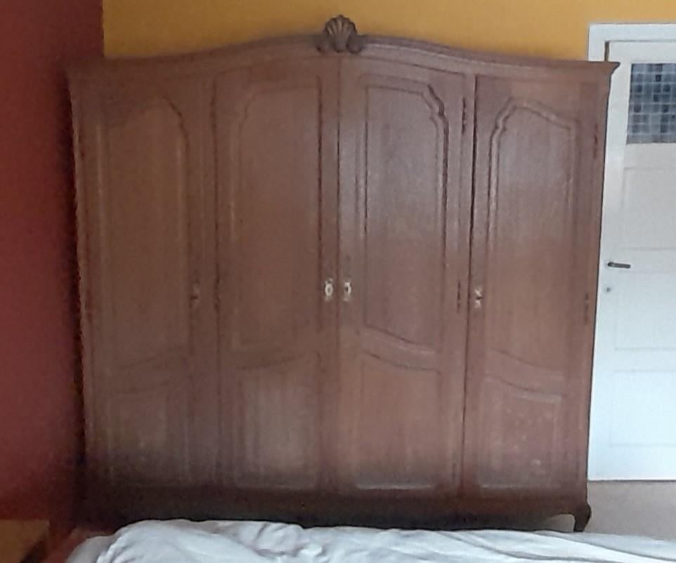 Antieke bretoense kleerkast, Ophalen