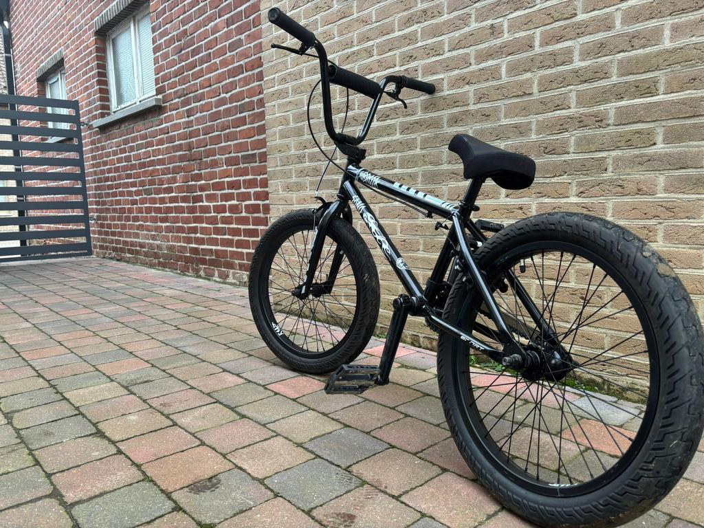 Subrosa Sono BMX met 2 paar stunt pegs!!, Fietsen en Brommers, Fietsen | Crossfietsen en BMX, Staal, 20 tot 24 inch, Zo goed als nieuw
