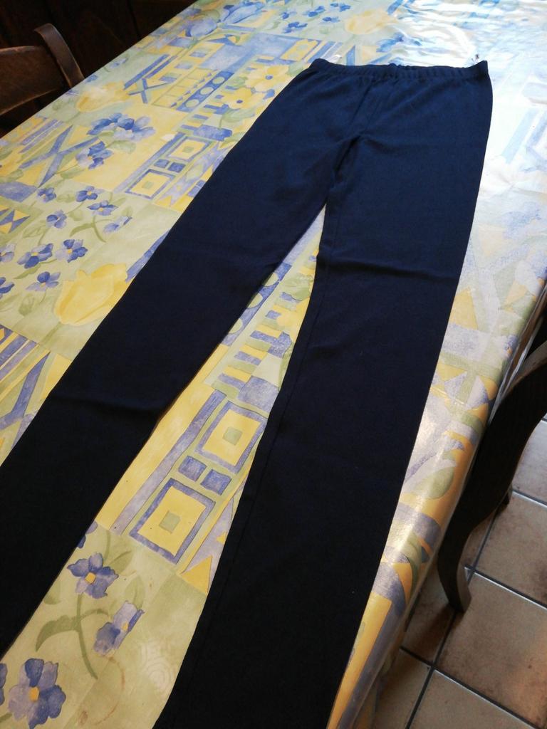 Legging fille bleu marine. Taille 11-12 ans. Neuf., Vêtements | Femmes, Enlèvement ou Envoi, Comme neuf, Bleu, Legging