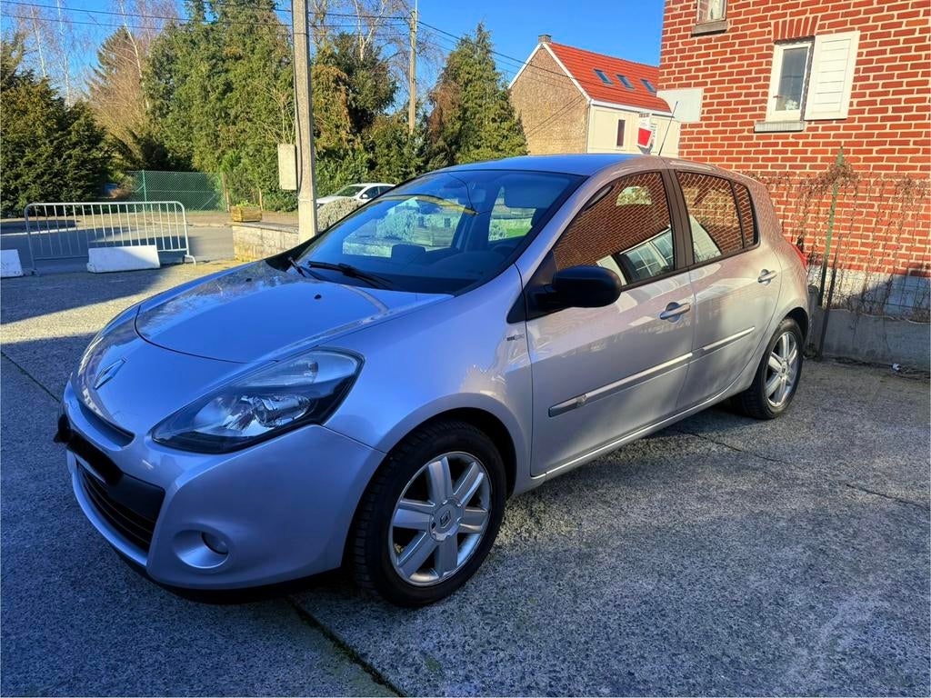 Renault clio 3 night and day phase 2, Autos, Renault, Particulier, Clio, Bluetooth, Rétroviseurs électriques, Jantes en alliage léger