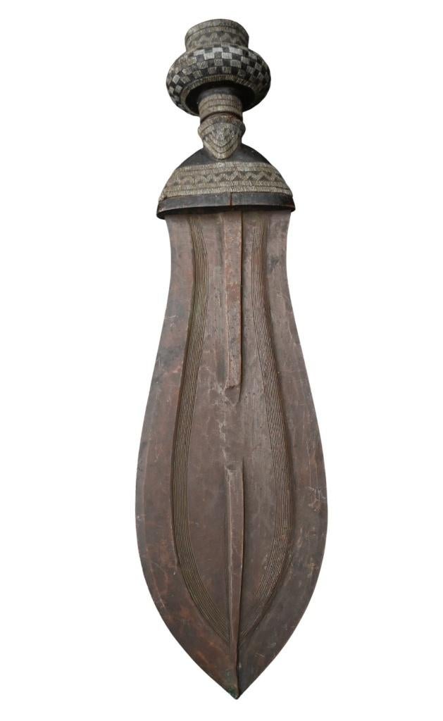 Couteau lame  cuivre Kuba Ikula, RD Congo, début du XXe, Antiquités & Art, Enlèvement ou Envoi