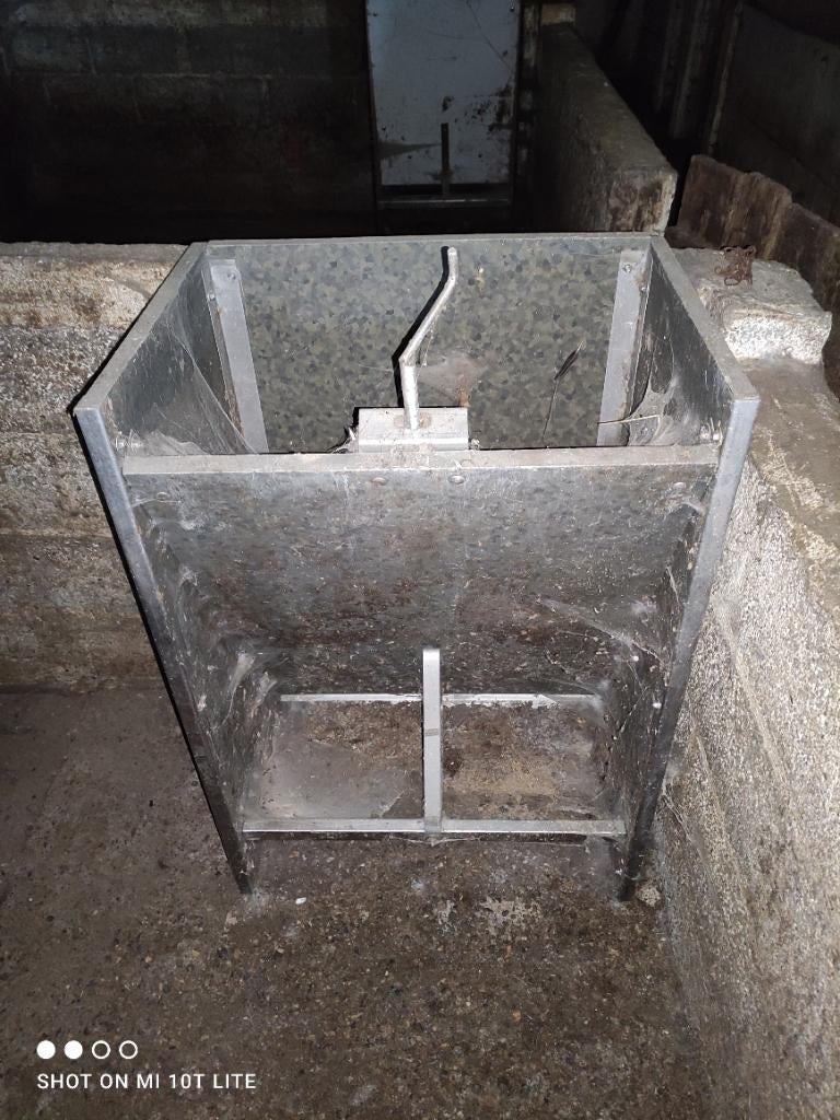 Voederbakken, Dieren en Toebehoren, Schapen, Geiten en Varkens, Meerdere dieren, Varken