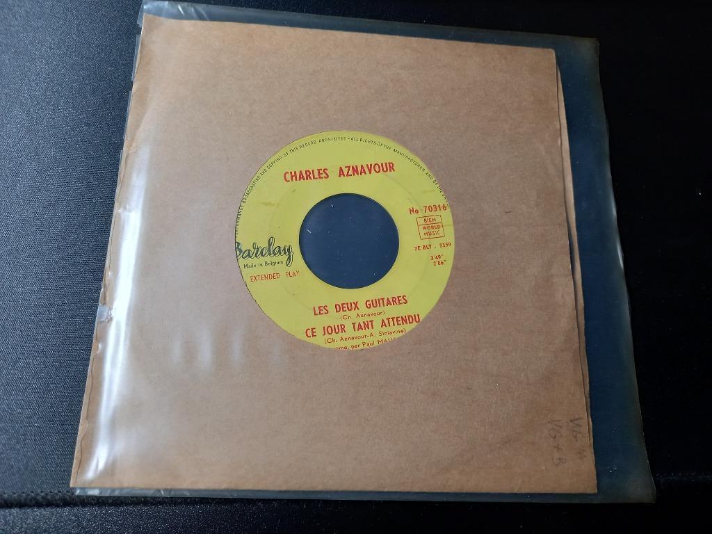 Charles Aznavour — Les Deux Guitares - Épisode 7, Enlèvement ou Envoi, Utilisé, Pop, 7 pouces