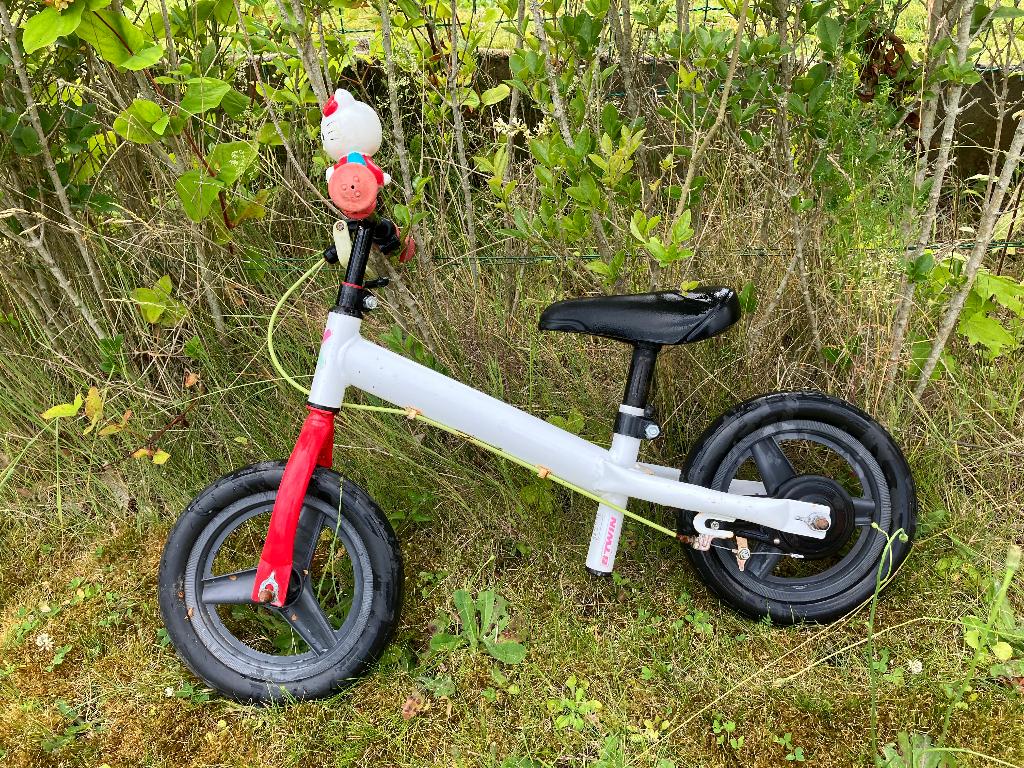 Loopfiets, Fietsen en Brommers, Fietsen | Driewielers, Ophalen, Gebruikt, B-twin, Verstelbare zitting