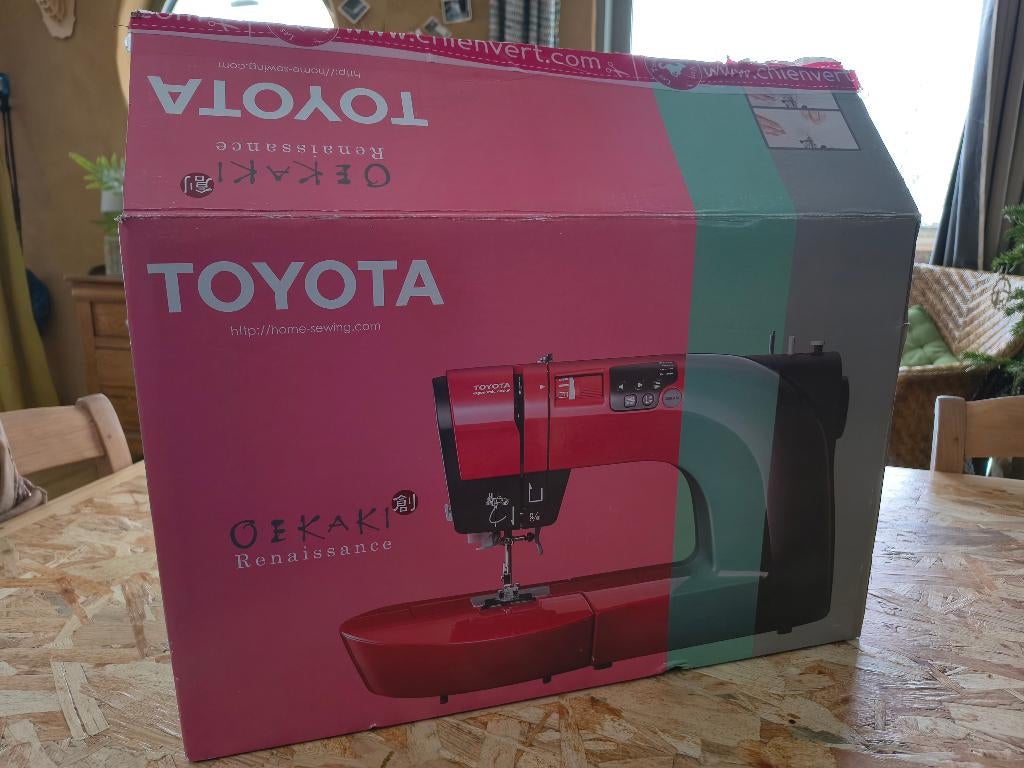 Machine à coudre OEKAKI Toyota, Hobby en Vrije tijd, Naaimachines en Toebehoren, Zo goed als nieuw, Naaimachine, Overige merken