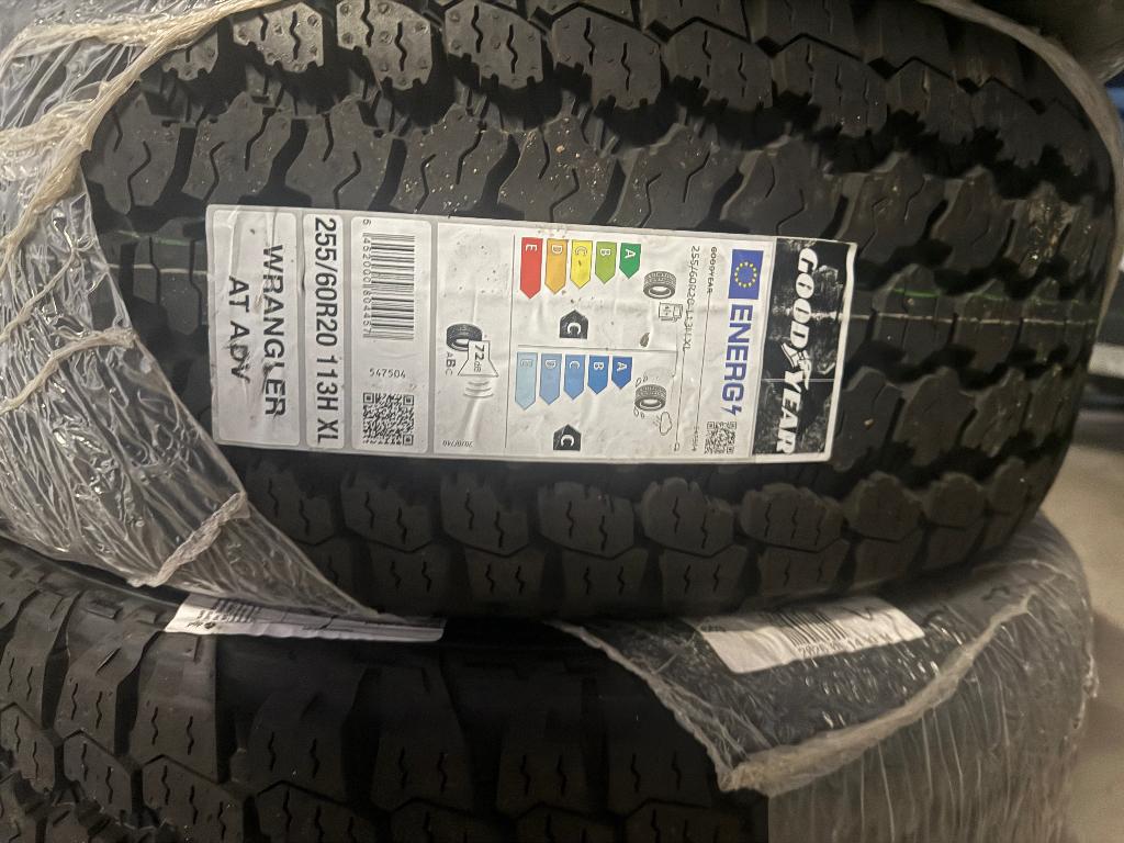 pneu defender 2022 2023 2024 2025, Auto-onderdelen, Banden en Velgen, Ophalen, 255 mm, Nieuw, All Season