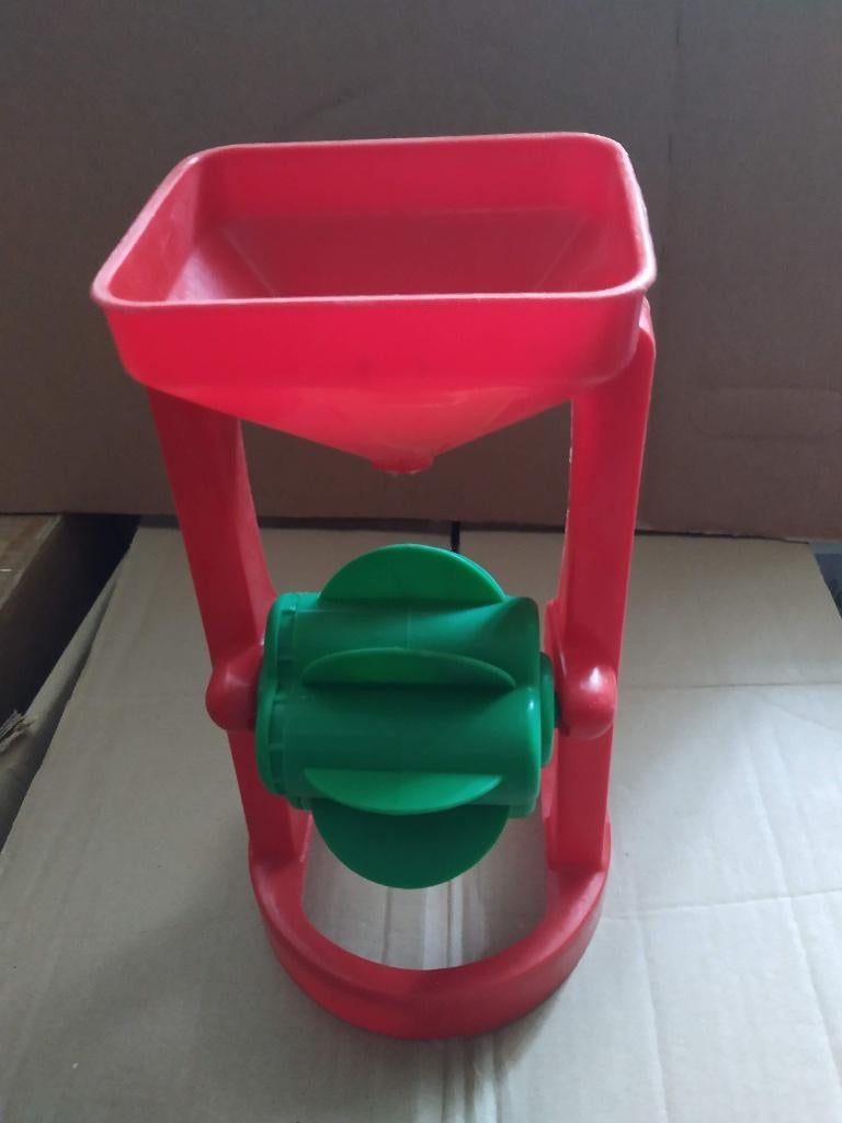 grote zandmolen, zand in scheppen en molentje begint, Ophalen of Verzenden